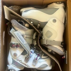 Atomic B70 Women’s Ski Boots